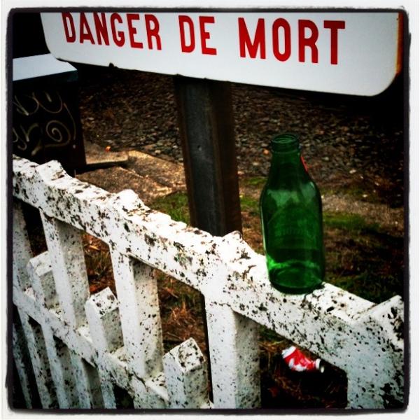 Fichier:L'alcool tue passage A Niveau, boulevard Marbeuf.jpg