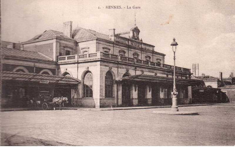 Fichier:Place de la gare vers 1900.jpeg