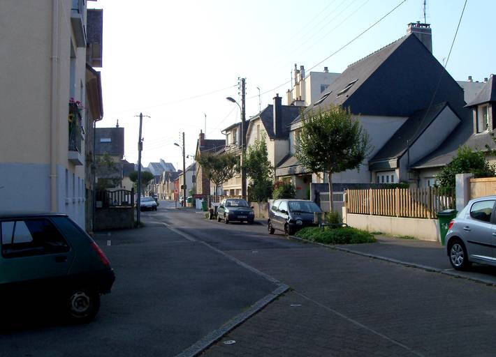 Fichier:Rennes rue Gilles Languedoc vers Verdun juillet 2013.JPG