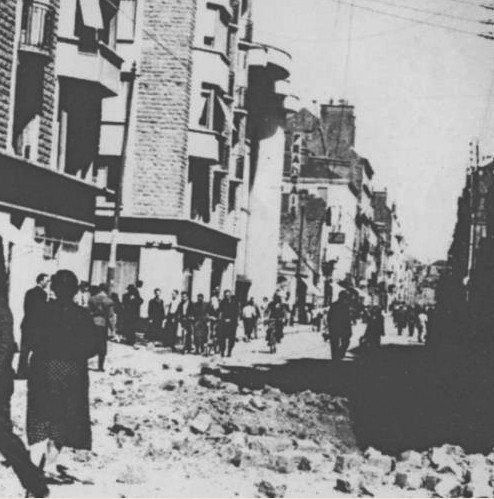 Fichier:Rue de la Chalotais bombardée.jpg