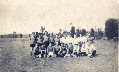 Fichier:1-1ere Equipe foot Vezin 1943.jpg