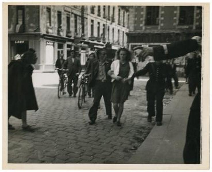 Fichier:Arrestation a rennes aout 1944.jpg