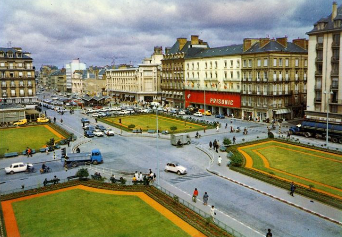 Fichier:Place de la République en 1963.png