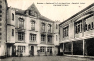 Pensionnat N.-D. du Sacré-Coeur. Une façade intérieure. A. Lamiré éditeur, Rennes