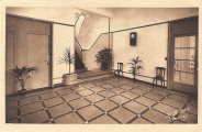 Foyer du Sacré Cœur de Marie. Le grand hall. Carte postale cliché R. Binet, voyagé 1950. Coll. YRG