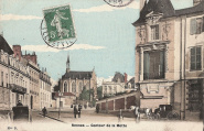 Contour de la Motte. A droite, l'hôtel de Cuillé. Carte postale Mme D., voyagé 1909. Coll. YRG