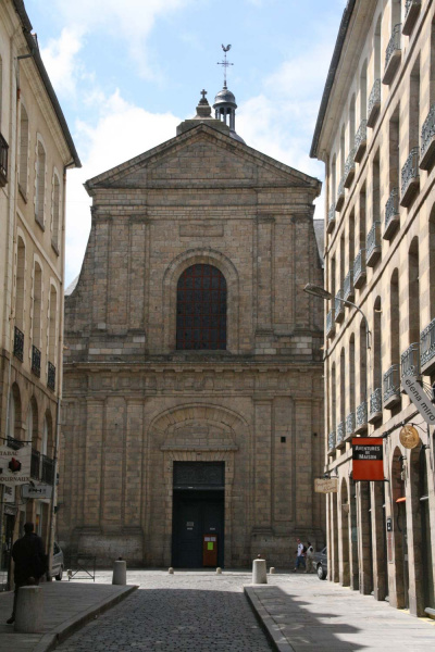 Fichier:Eglise Saint-Sauveur depuis la Rue du Guesclin.jpg