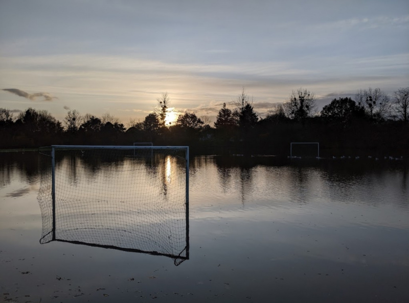 Fichier:3 mini terrains de football inondés novembre 2019.jpg