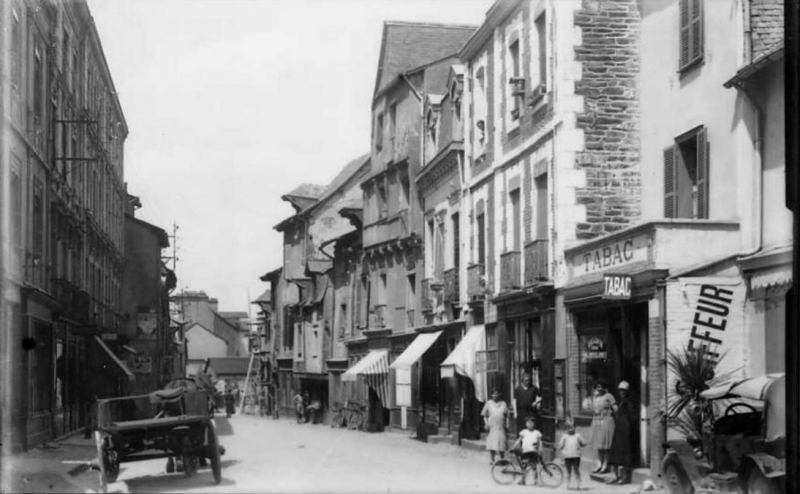 Fichier:Rue de St-Malo vers 1920.png