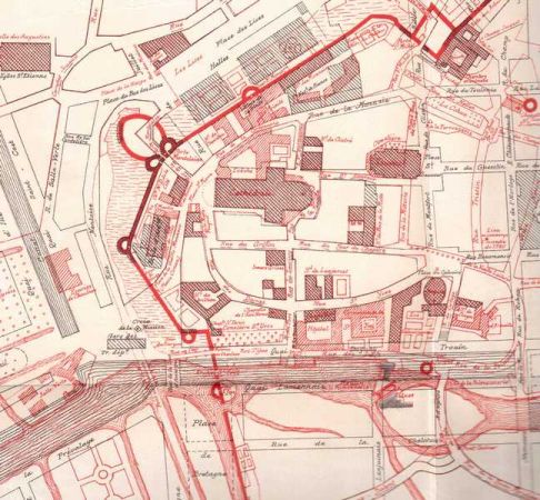 Situation des moulins de la Poissonnerie, en noir : plan de 1925 sur plan de 1720 en rouge. Le Vieux Rennes par P. Banéat