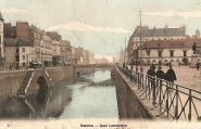 Quai Lamartine. Le quai Lamartine est à gauche sur le cliché, en rive droite de la Vilaine. A droite, la Bourse du Commerce et la statue de Le Bastard. Carte Postale D, voyagé 1906. Coll. YRG