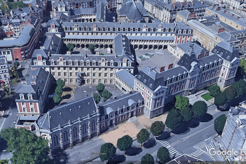 Fichier:Le lycée Zola dans le centre de Rennes.png