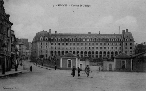 Le palais Saint-Georges, caserne, avant l'incendie du 5 août 1921. (Archives de Rennes.100FI790)