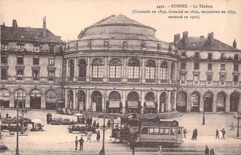 Fichier:Théâtre et tram.png