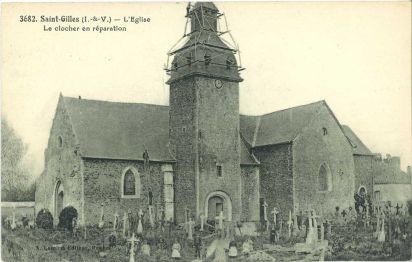 Saint-Gilles-Eglise Clocher-en-reparation.jpg