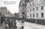 La Rue Gambetta. L'Entrée du Général en Chef, Commandant le 10e Corps. E. Mary-Rousselière 1154, voyagé 1907. Coll. YRG et AmR 44Z1826